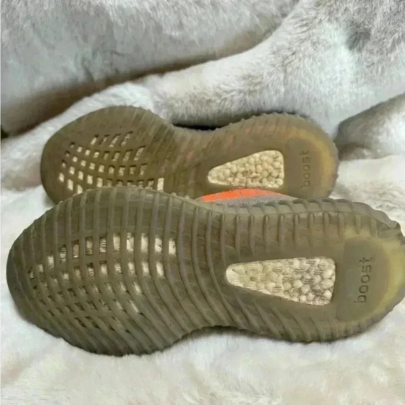 adidas Yeezy Boost 350 V2 Low Beluga Reflective size 5 - Picture 4 of 16
